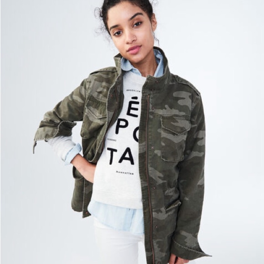 Camo green and khaki lightweight jacket with multiple pockets #camo